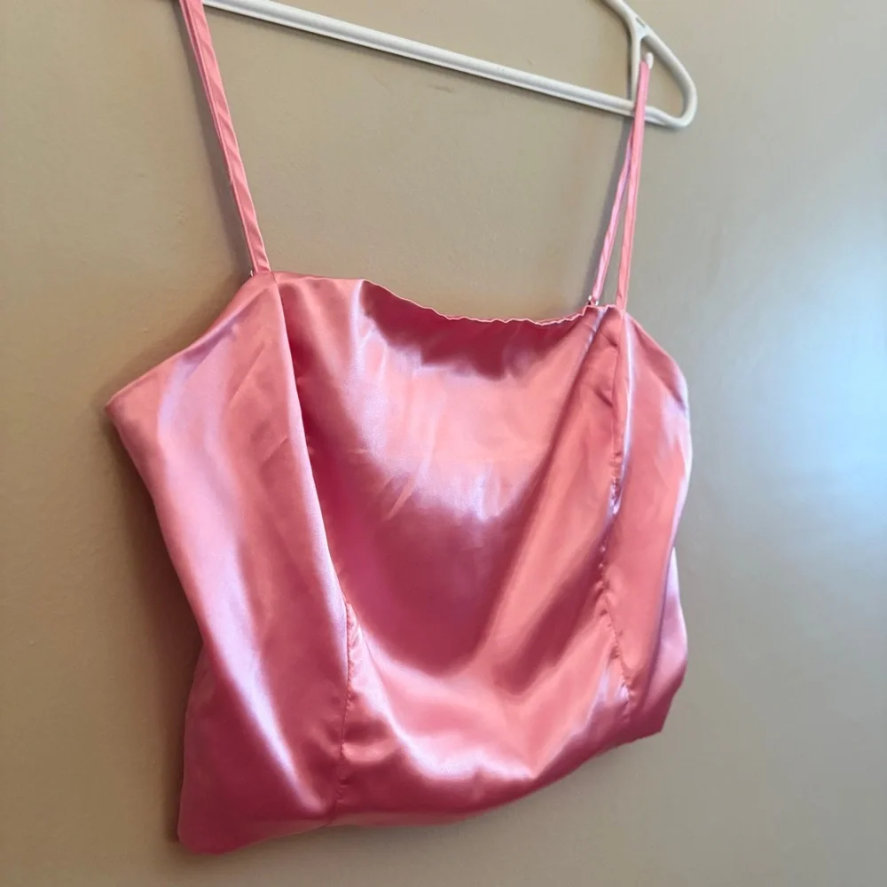Wet Seal Pink Satin Bustier-Style Crop Top w Smocked Back – Size Medium EUC - Picture 4 of 10